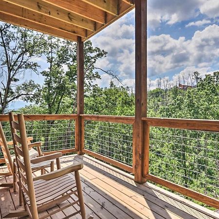 Modern Cabin With Hot Tub And Game Room In Gatlinburg! Eksteriør bilde