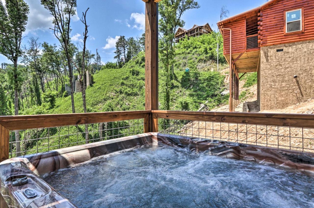Modern Cabin With Hot Tub And Game Room In Gatlinburg! Eksteriør bilde