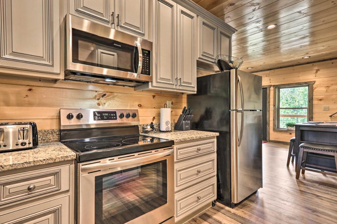 Modern Cabin With Hot Tub And Game Room In Gatlinburg! Eksteriør bilde
