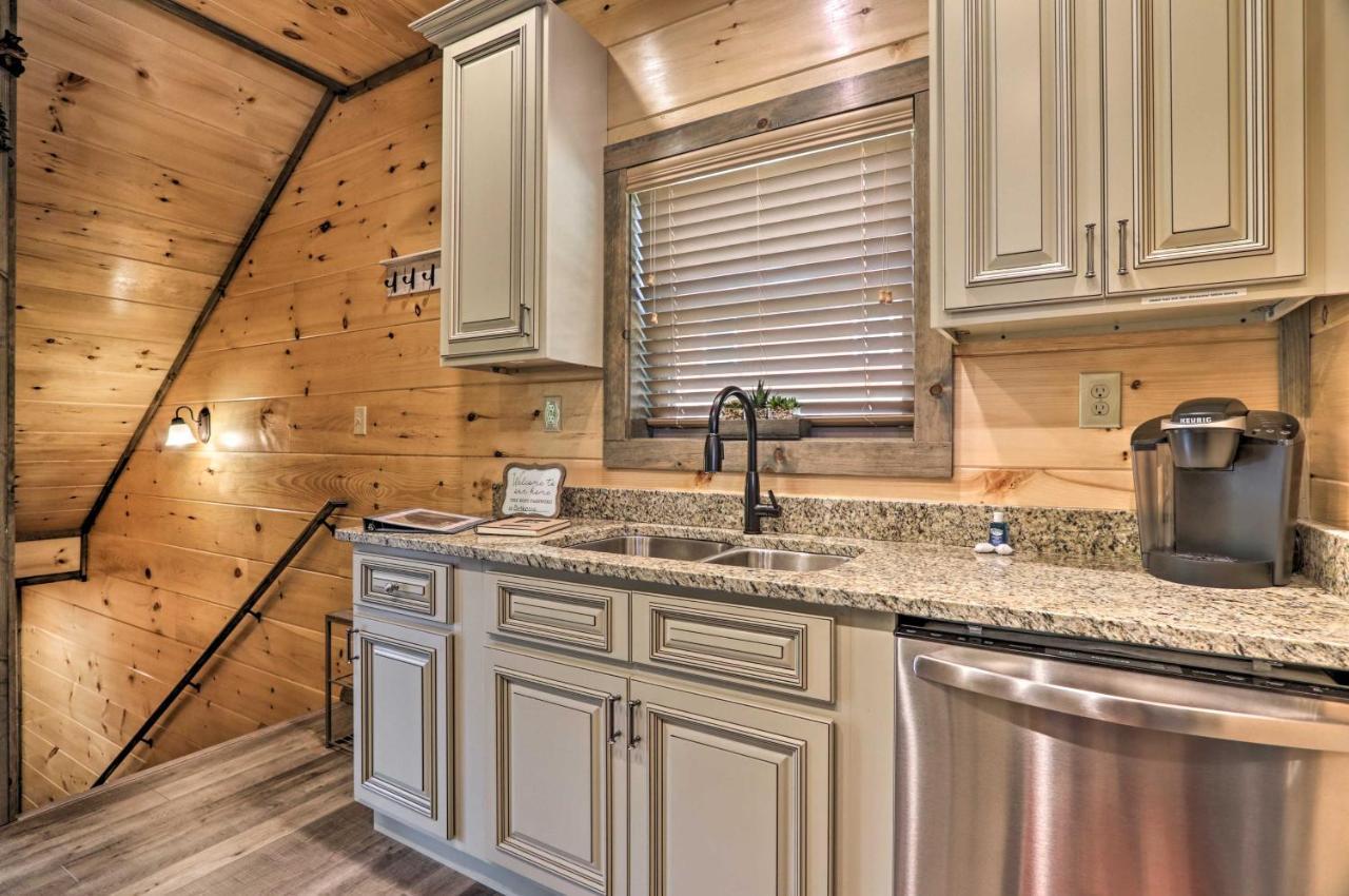 Modern Cabin With Hot Tub And Game Room In Gatlinburg! Eksteriør bilde