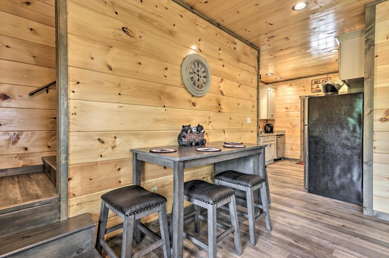 Modern Cabin With Hot Tub And Game Room In Gatlinburg! Eksteriør bilde