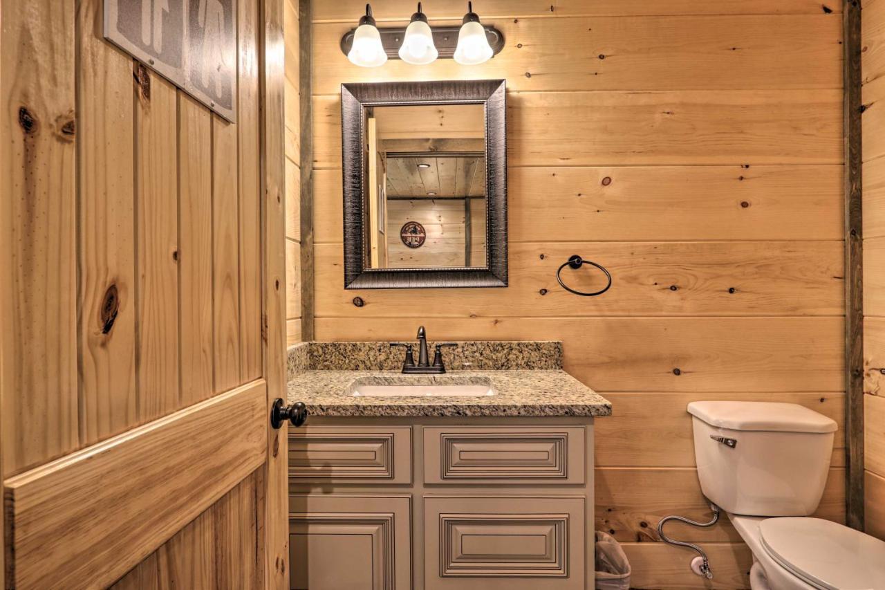 Modern Cabin With Hot Tub And Game Room In Gatlinburg! Eksteriør bilde