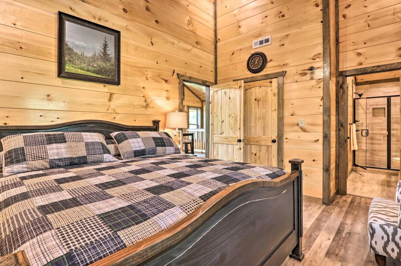 Modern Cabin With Hot Tub And Game Room In Gatlinburg! Eksteriør bilde