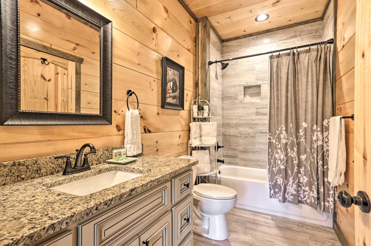 Modern Cabin With Hot Tub And Game Room In Gatlinburg! Eksteriør bilde