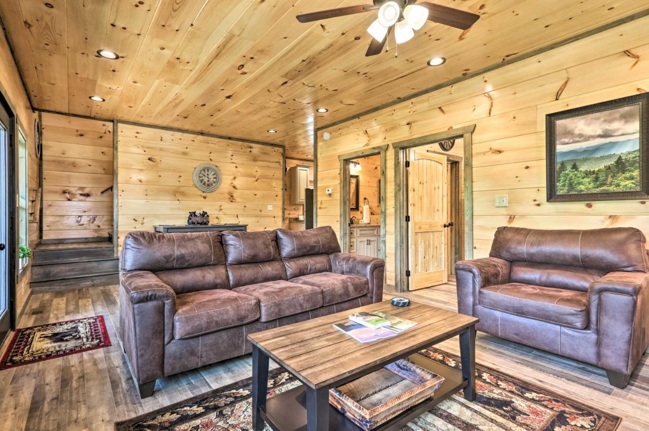 Modern Cabin With Hot Tub And Game Room In Gatlinburg! Eksteriør bilde