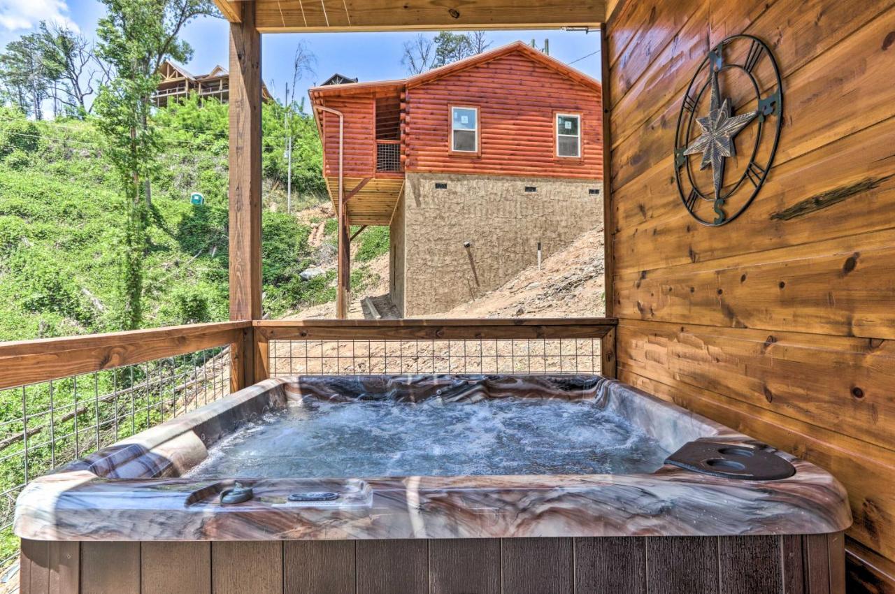 Modern Cabin With Hot Tub And Game Room In Gatlinburg! Eksteriør bilde
