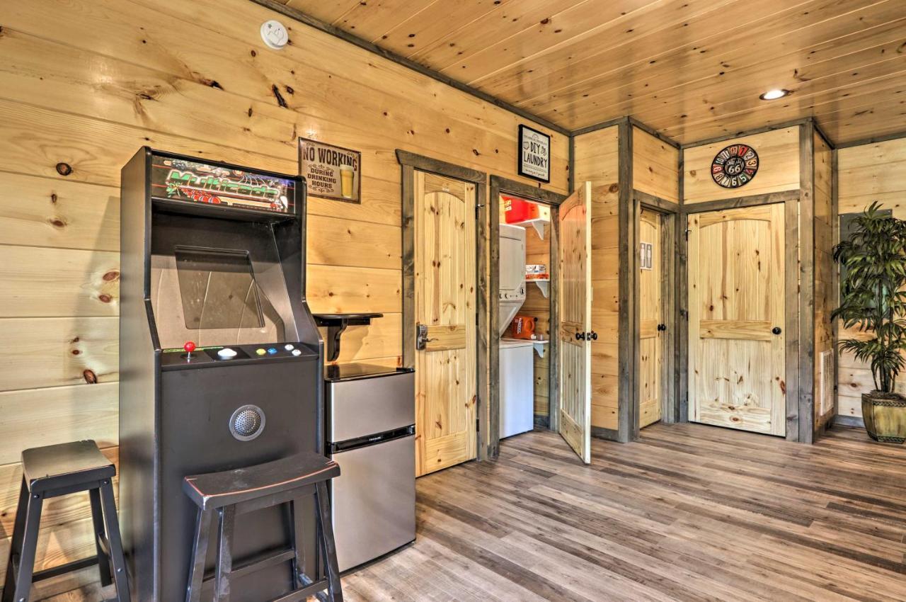 Modern Cabin With Hot Tub And Game Room In Gatlinburg! Eksteriør bilde