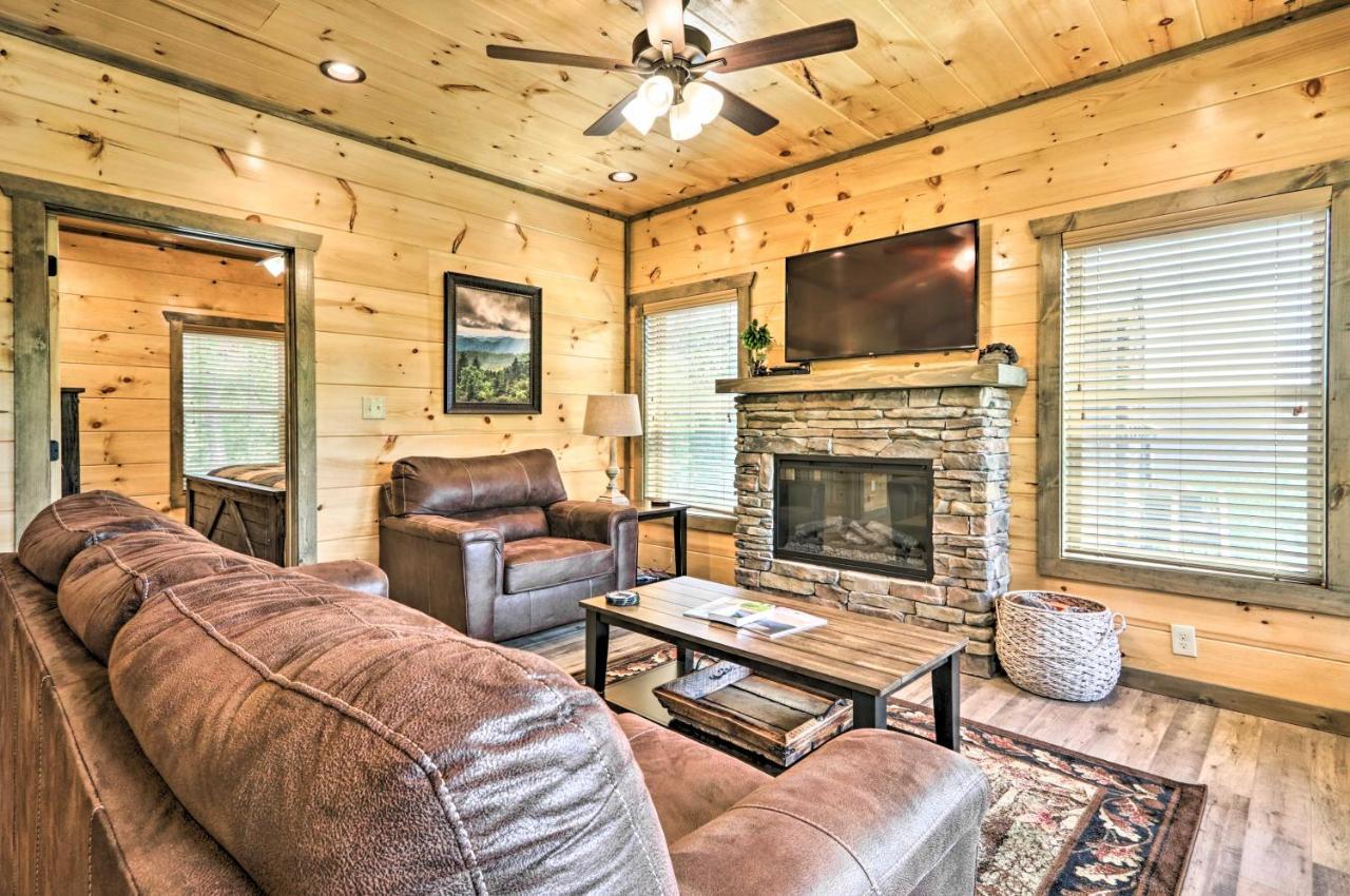 Modern Cabin With Hot Tub And Game Room In Gatlinburg! Eksteriør bilde