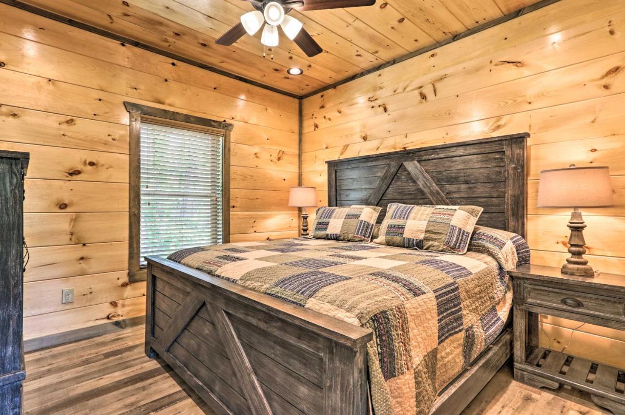 Modern Cabin With Hot Tub And Game Room In Gatlinburg! Eksteriør bilde