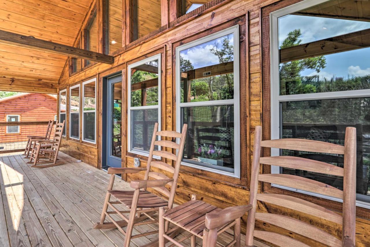 Modern Cabin With Hot Tub And Game Room In Gatlinburg! Eksteriør bilde