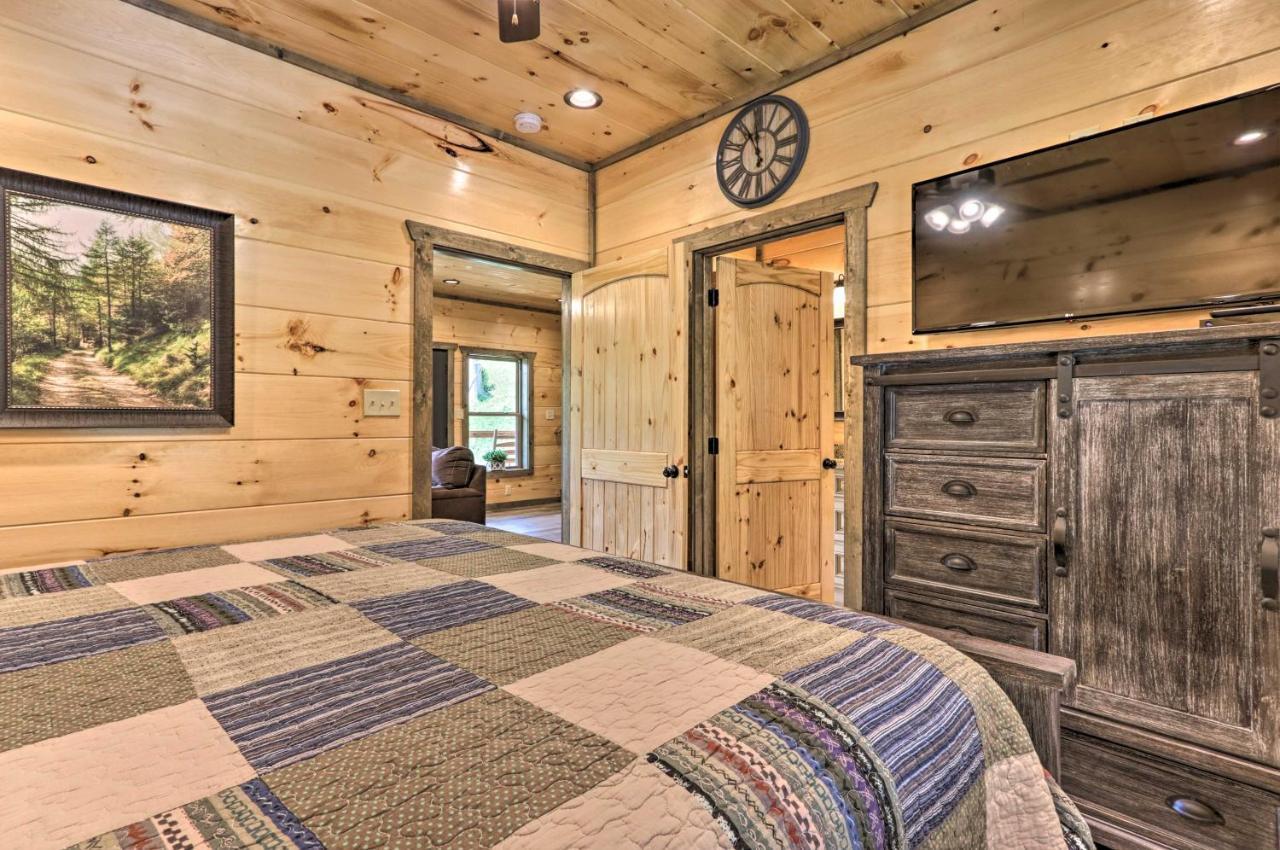 Modern Cabin With Hot Tub And Game Room In Gatlinburg! Eksteriør bilde